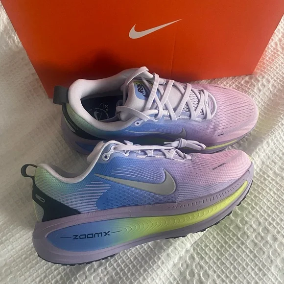 Nike Women's Vomero 18 size 9.5 Purple Colorway - Picture 2 of 4